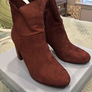 Seychelles Burgundy Tulip-Trim Prop Textured Leather Heeled Ankle Booties